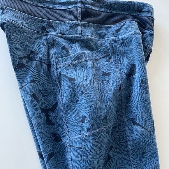 Athleta Women Topical Excursion Tight Blue Floral Size Small Ribbed Side Pockets - Picture 5 of 10